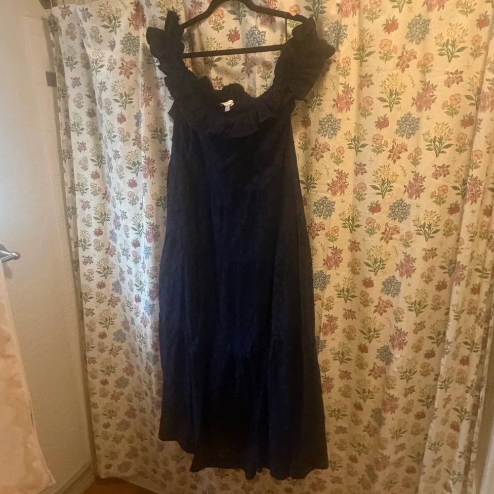 crown & ivy Navy Ruffle-Shoulder Midi Dress